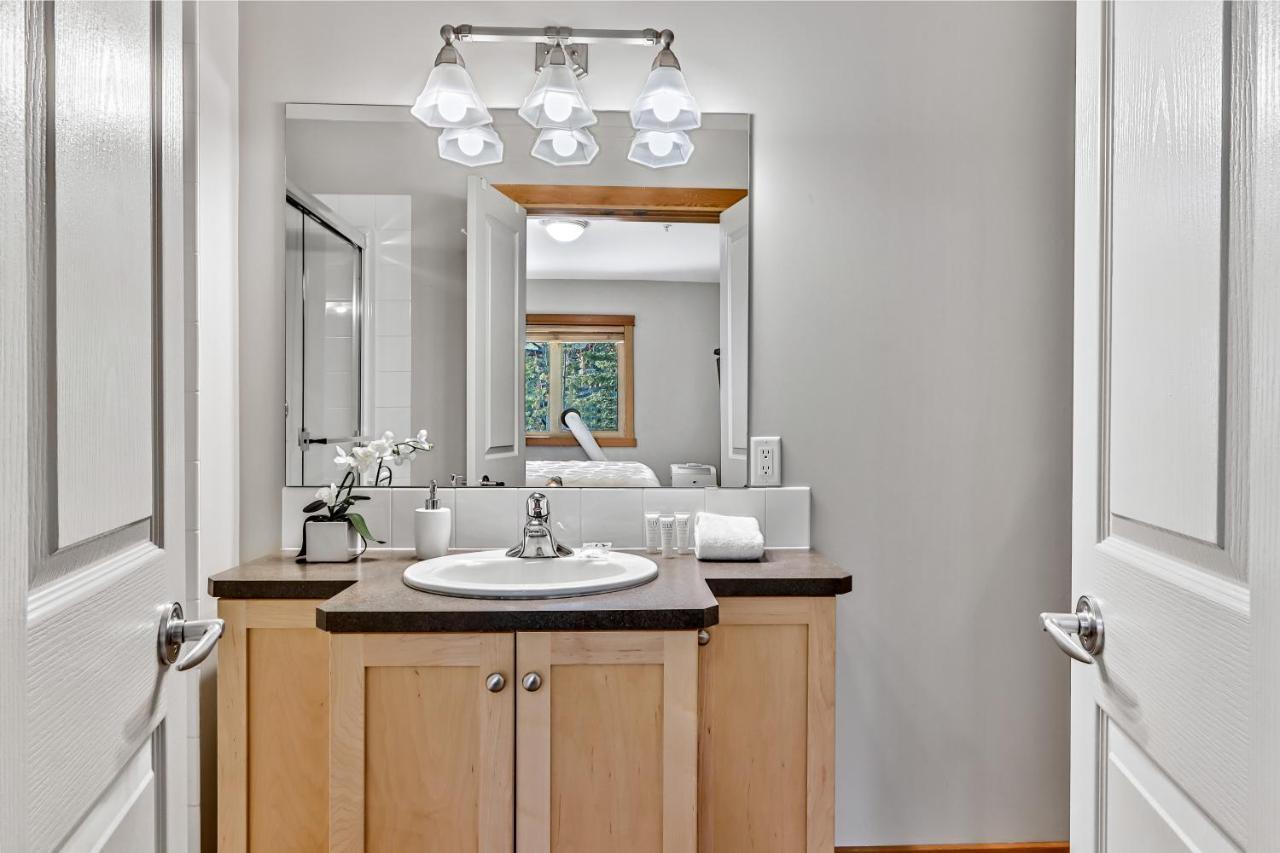 Suites With Pool & Hot Tubs Managed By Little Sister Getaways Canmore Exterior foto