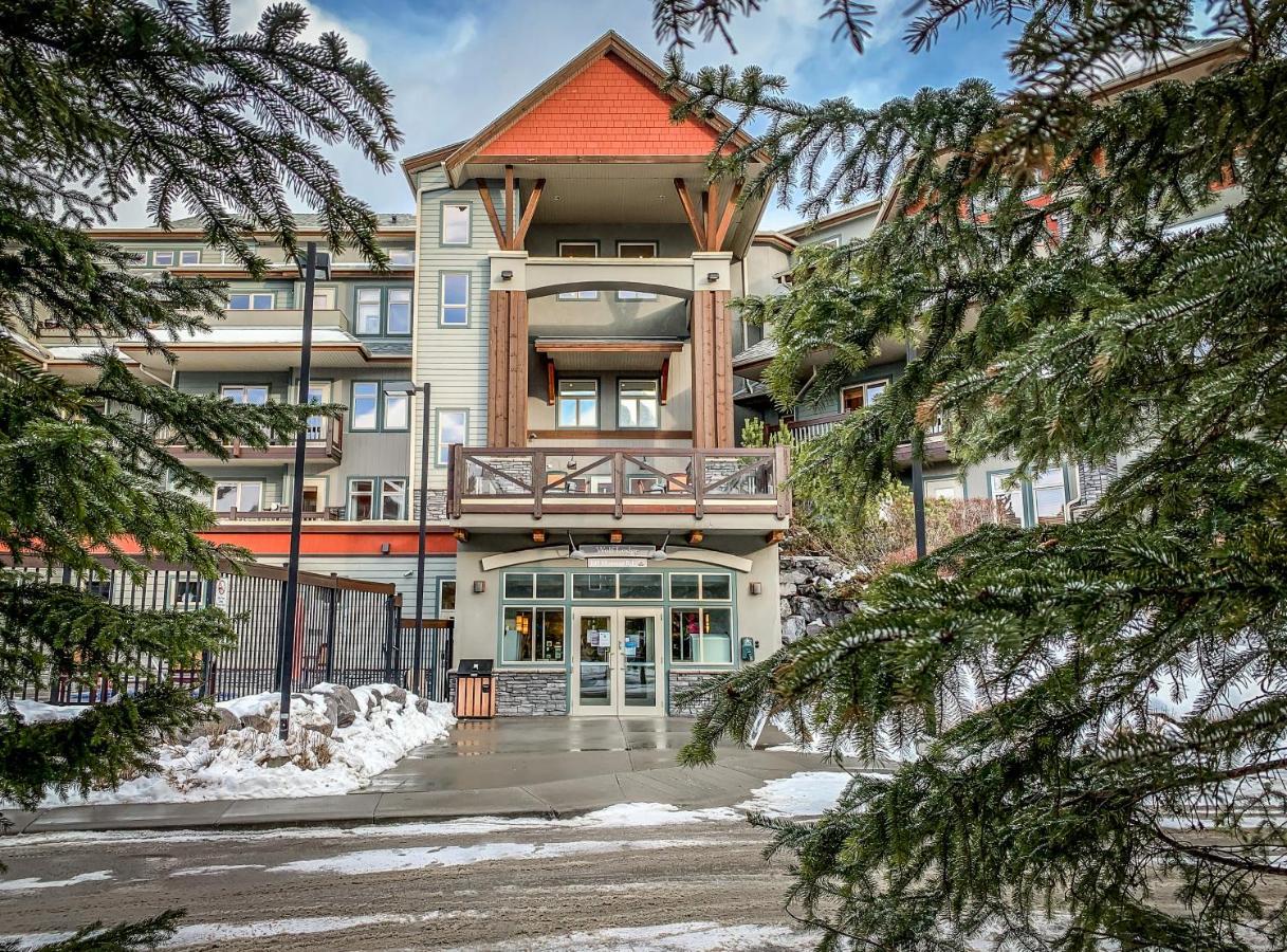 Suites With Pool & Hot Tubs Managed By Little Sister Getaways Canmore Exterior foto