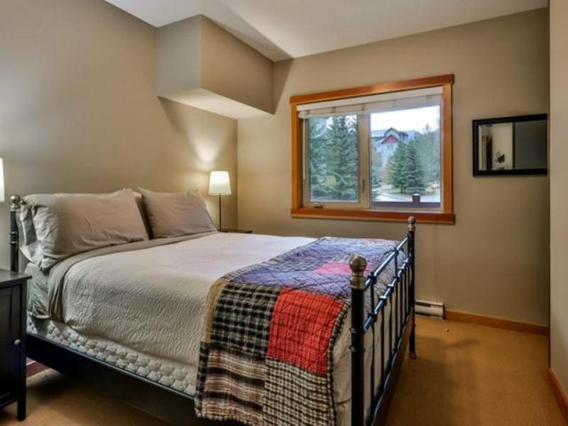 Suites With Pool & Hot Tubs Managed By Little Sister Getaways Canmore Exterior foto